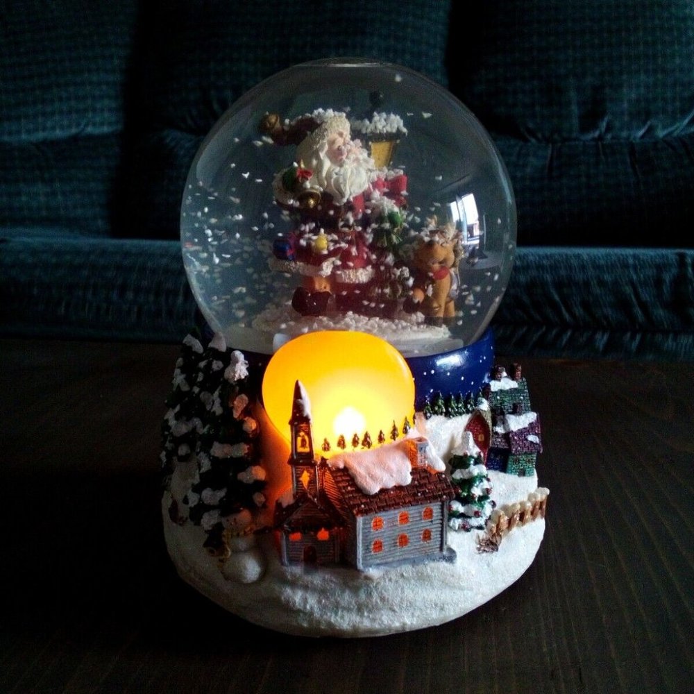 Kcare Light Up Santa Musical Snow Globe Tested Here Comes Santa Claus Song